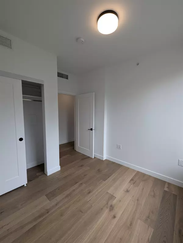 Vancouver, BC V6P 0M4,6859 Cambie ST #204