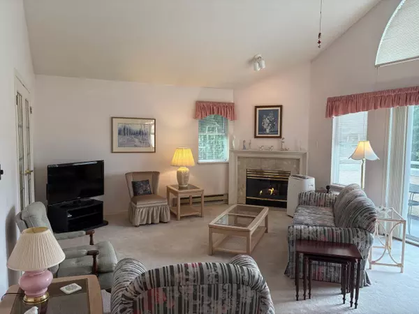 Burnaby, BC V5H 2N8,5565 Barker AVE #301