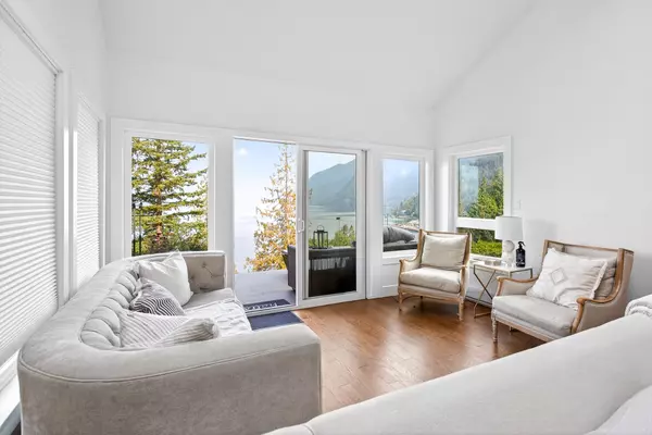 West Vancouver, BC V7W 2W4,8598 Bedora PL