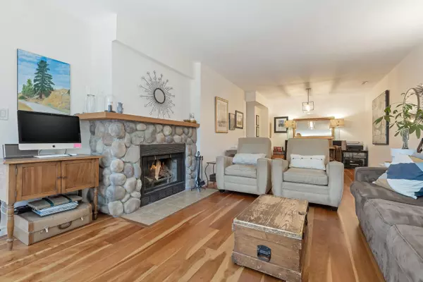 Coquitlam, BC V3E 2K1,1140 Falcon DR #43