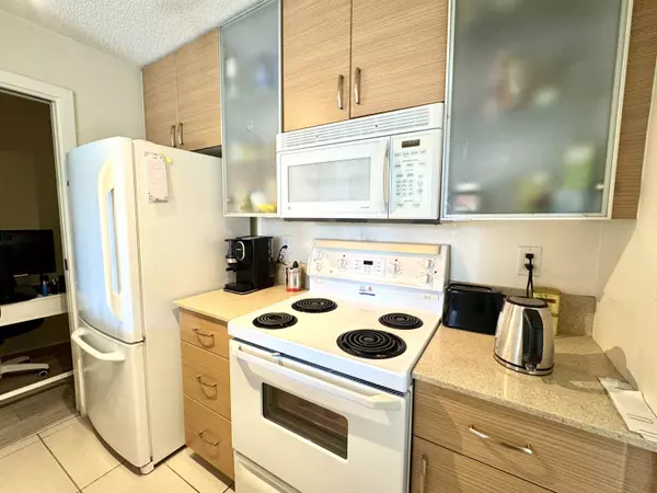 Vancouver, BC V6B 1T2,977 Mainland ST #410