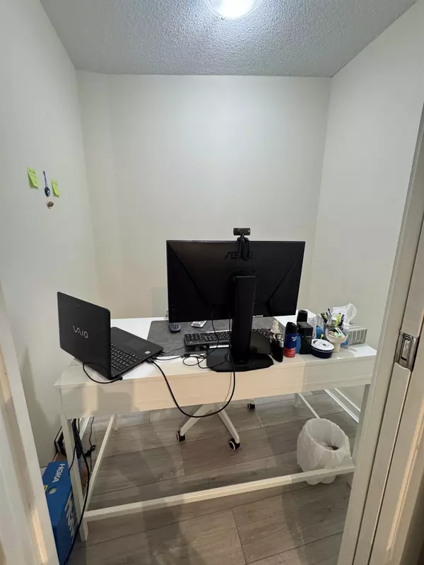 Vancouver, BC V6B 1T2,977 Mainland ST #410