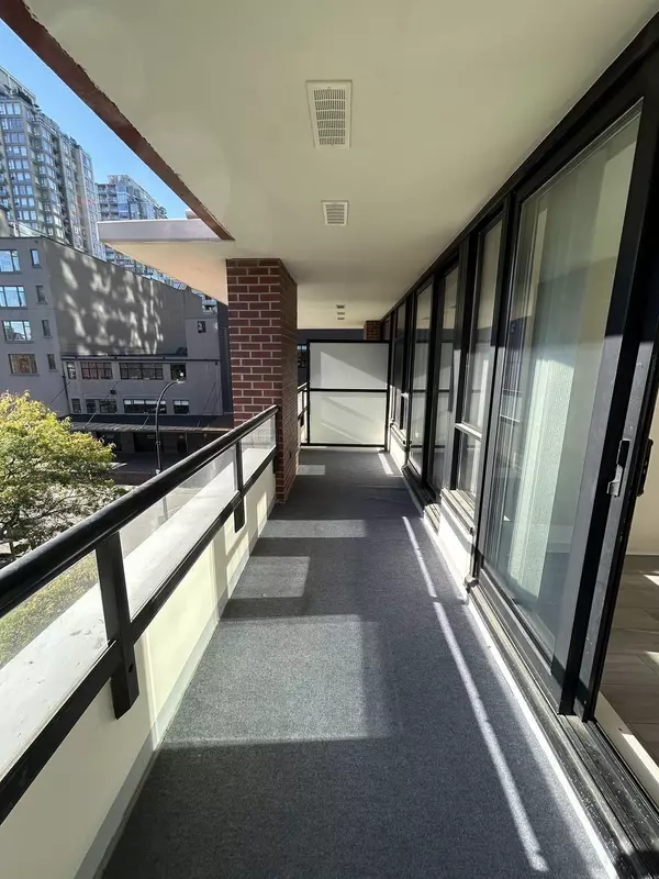 Vancouver, BC V6B 1T2,977 Mainland ST #410