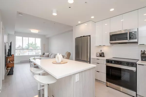 Maple Ridge, BC V2X 6W9,11655 Fraser ST #306