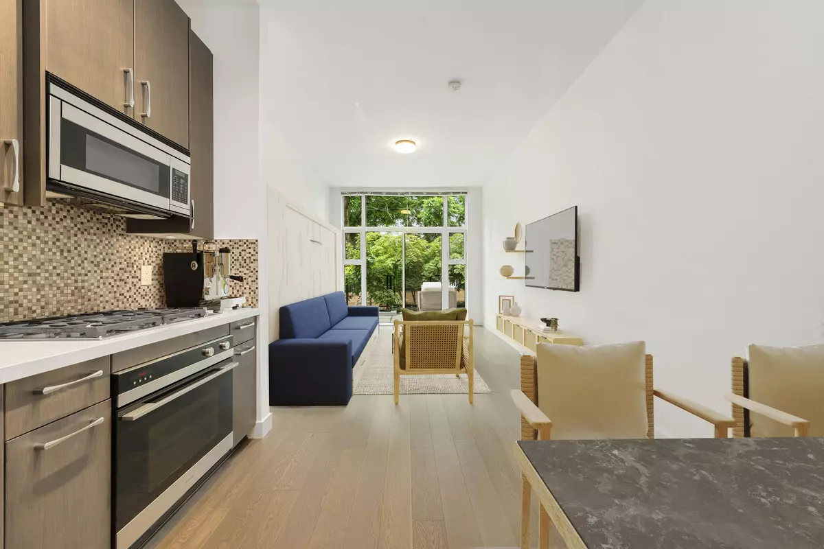 Vancouver, BC V6M 3W4,5325 West Boulevard #101