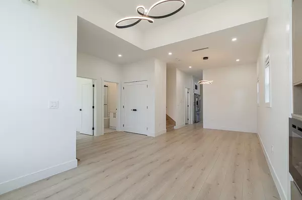 Burnaby, BC V3N 1G3,8018 19th AVE