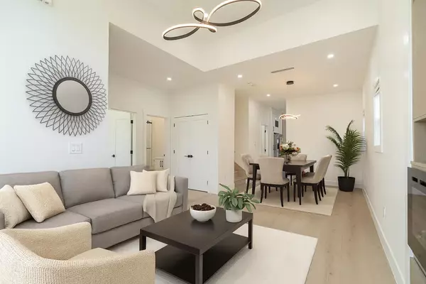 Burnaby, BC V3N 1G3,8018 19th AVE