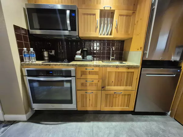 Whistler, BC V8E 1J3,4090 Whistler WAY #376