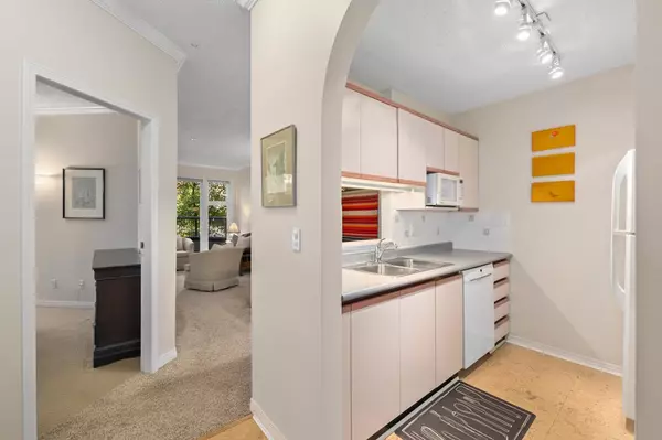 Vancouver, BC V6G 1R4,1924 Comox ST #208