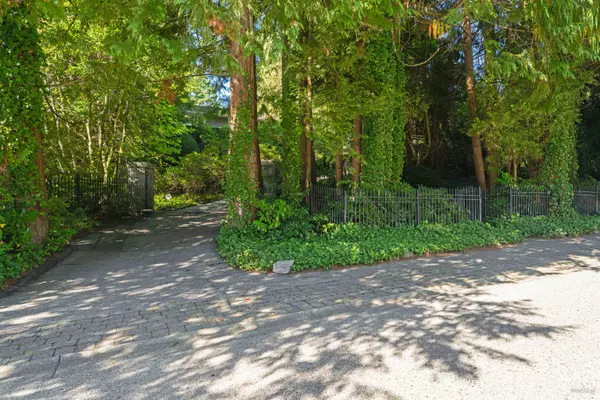 West Vancouver, BC V7S 1M4,485 Southborough DR