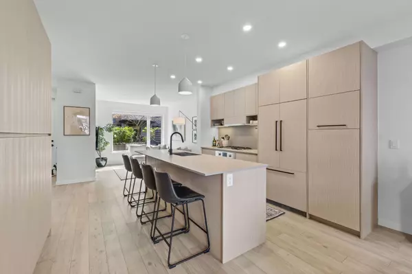 North Vancouver, BC V7L 0G8,528 E 2nd ST #19