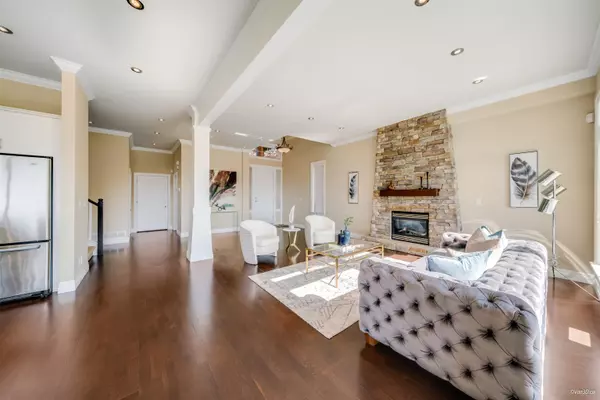 Coquitlam, BC V3E 3N1,3235 Chartwell LN