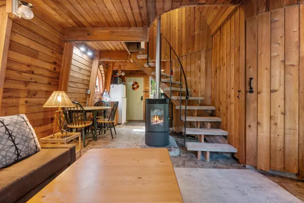 Sunshine Valley, BC V0X 1L5,71649 Pitch PL