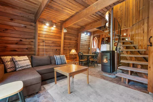 Sunshine Valley, BC V0X 1L5,71649 Pitch PL