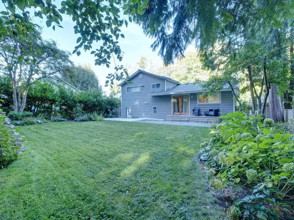 Gibsons, BC V0N 1V8,329 Burns RD