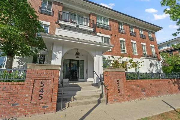 Coquitlam, BC V3J 0B3,545 Foster AVE #215