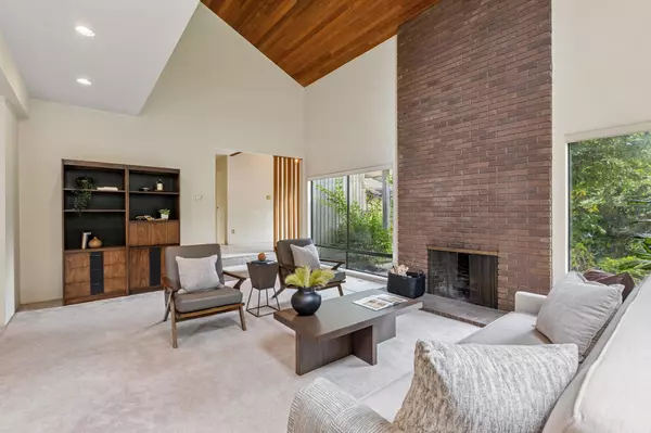 West Vancouver, BC V7S 1H3,384 Mathers AVE