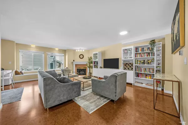 Burnaby, BC V3J 7W6,2600 Beaverbrook CRES #51