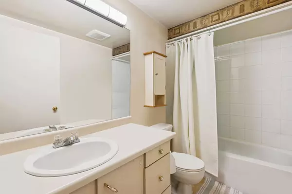 North Vancouver, BC V7N 2L5,829 Westview CRES