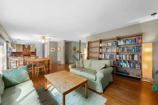 North Vancouver, BC V7H 2E5,1967 Hyannis DR