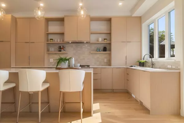 North Vancouver, BC V7L 3E1,619 E 22nd ST