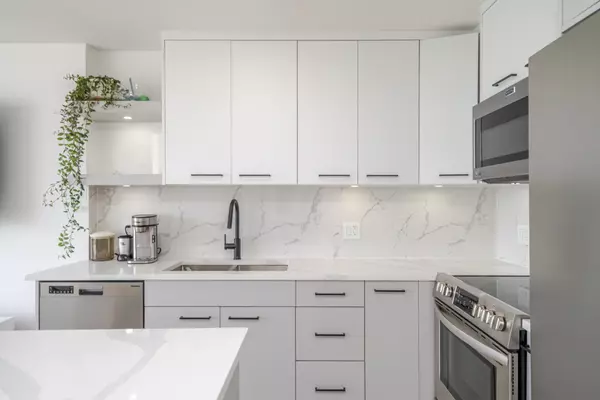 Surrey, BC V3T 0A8,13618 100 AVE #3106