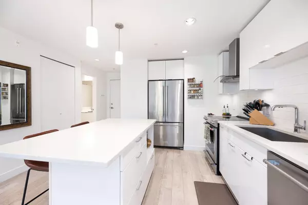 North Vancouver, BC V7M 0E7,719 W 3rd ST #213