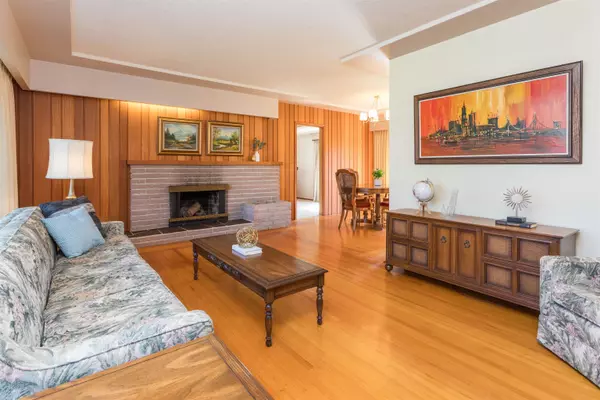 Coquitlam, BC V3J 6C8,1720 Bowman AVE