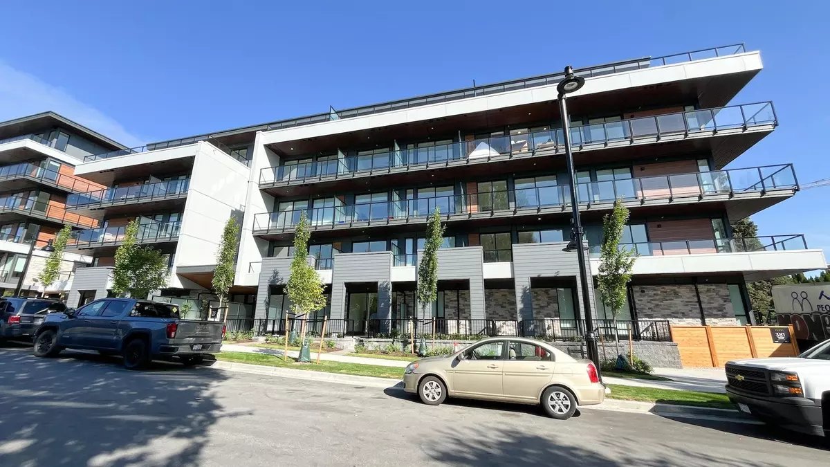 Coquitlam, BC V3K 0J9,375 Clayton ST #203