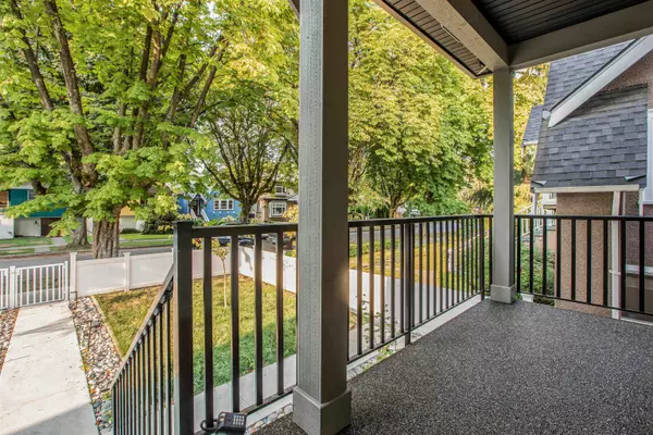 Vancouver, BC V6R 2V8,3338 W 14th AVE