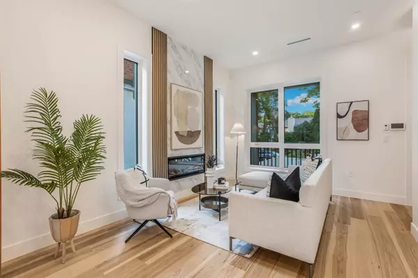 Vancouver, BC V6R 2V8,3338 W 14th AVE