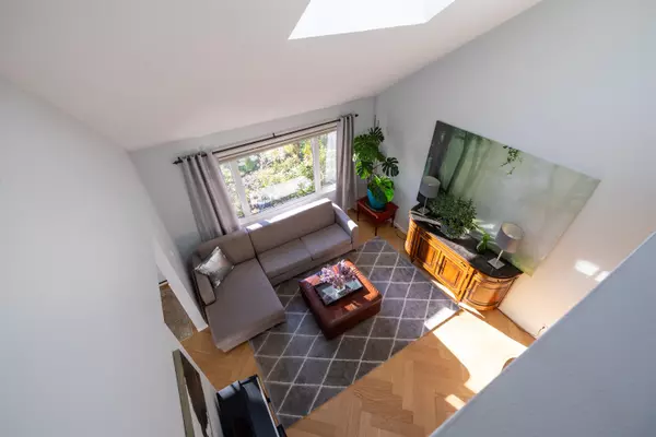 North Vancouver, BC V7P 1W9,1546 Hope RD