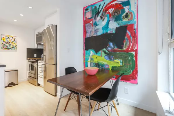 Vancouver, BC V6A 0G6,933 E Hastings ST #305