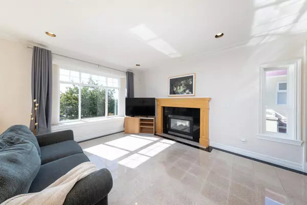 Burnaby, BC V5C 2W4,3807 Union ST