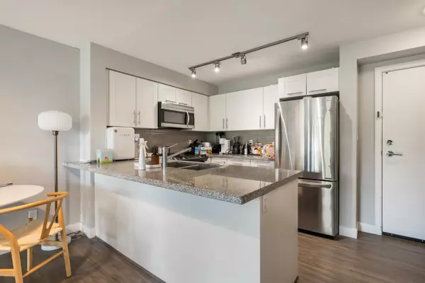 Maple Ridge, BC V2X 9E6,12075 Edge ST #305