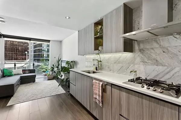 Vancouver, BC V6Z 0E7,89 Nelson ST #408