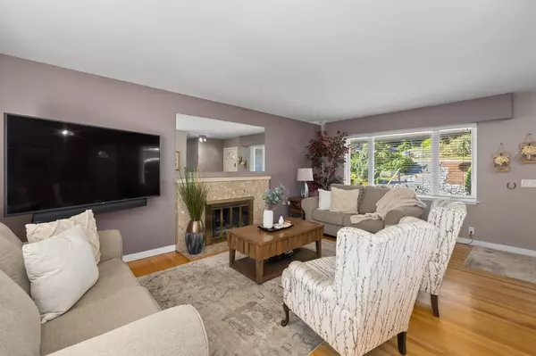 North Vancouver, BC V7L 1N7,1263 Cloverley ST