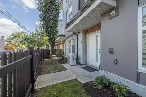 Langley, BC V3A 3N5,22334 48 AVE #8