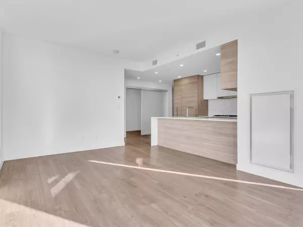 Coquitlam, BC V3K 3N2,595 Austin AVE #1208