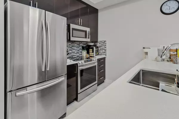 Surrey, BC V3R 3M9,10088 148 ST #107