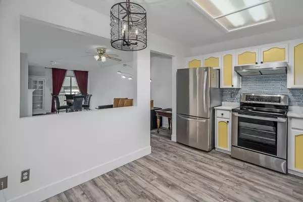 Langley, BC V2Y 1L2,19645 64 AVE #202