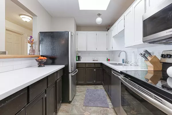 White Rock, BC V4B 3Y1,1354 Winter ST #301