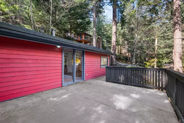 Bowen Island, BC V0N 1G1,1312 Hillcrest RD