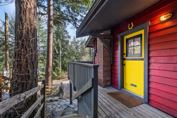 Bowen Island, BC V0N 1G1,1312 Hillcrest RD