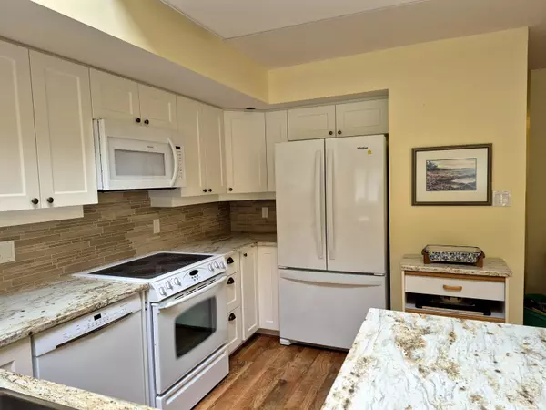 Sechelt, BC V0N 3A0,5761 Wharf AVE #12