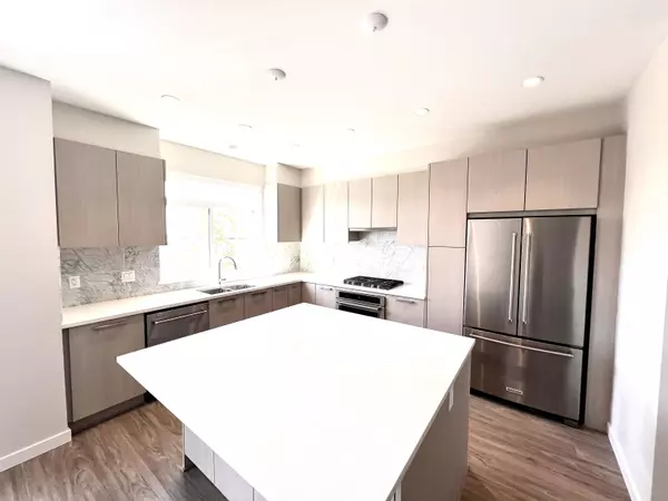 Coquitlam, BC V3E 0T7,1360 Mitchell ST #112