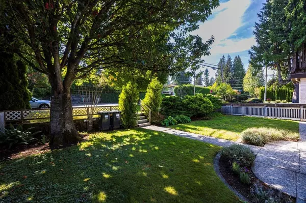 North Vancouver, BC V7P 2G1,1288 W 22nd ST