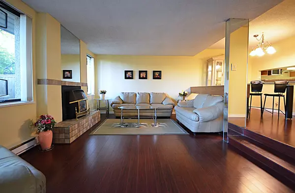 Surrey, BC V4A 1X6,15313 19 AVE #105