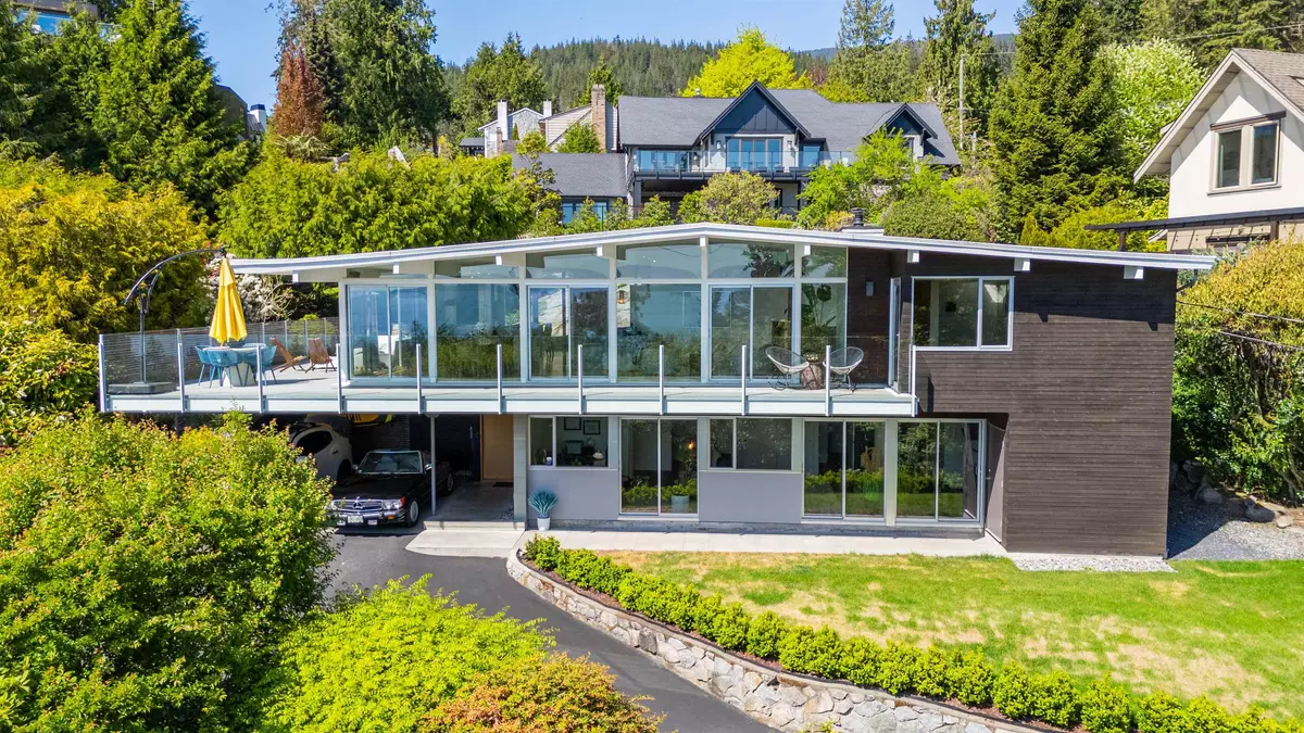 West Vancouver, BC V7V 3J9,4045 Bayridge AVE