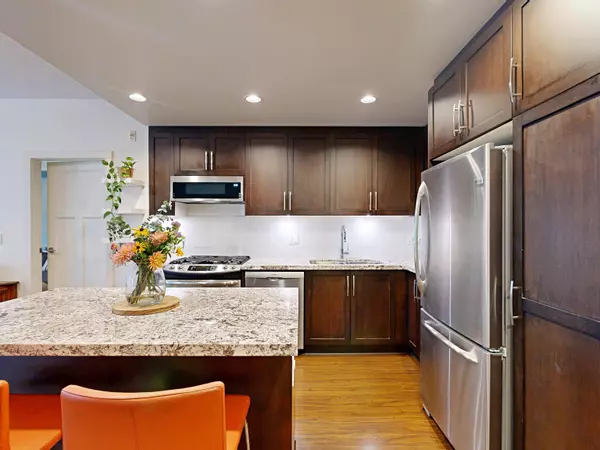 Surrey, BC V3Z 3W4,15428 31 AVE #213